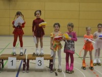 Midi-Zwerge: acht Sportler bei der Siegerehrung