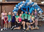 Meisterschaft SDM Gruppe junger Rollkunstläuferinnen
